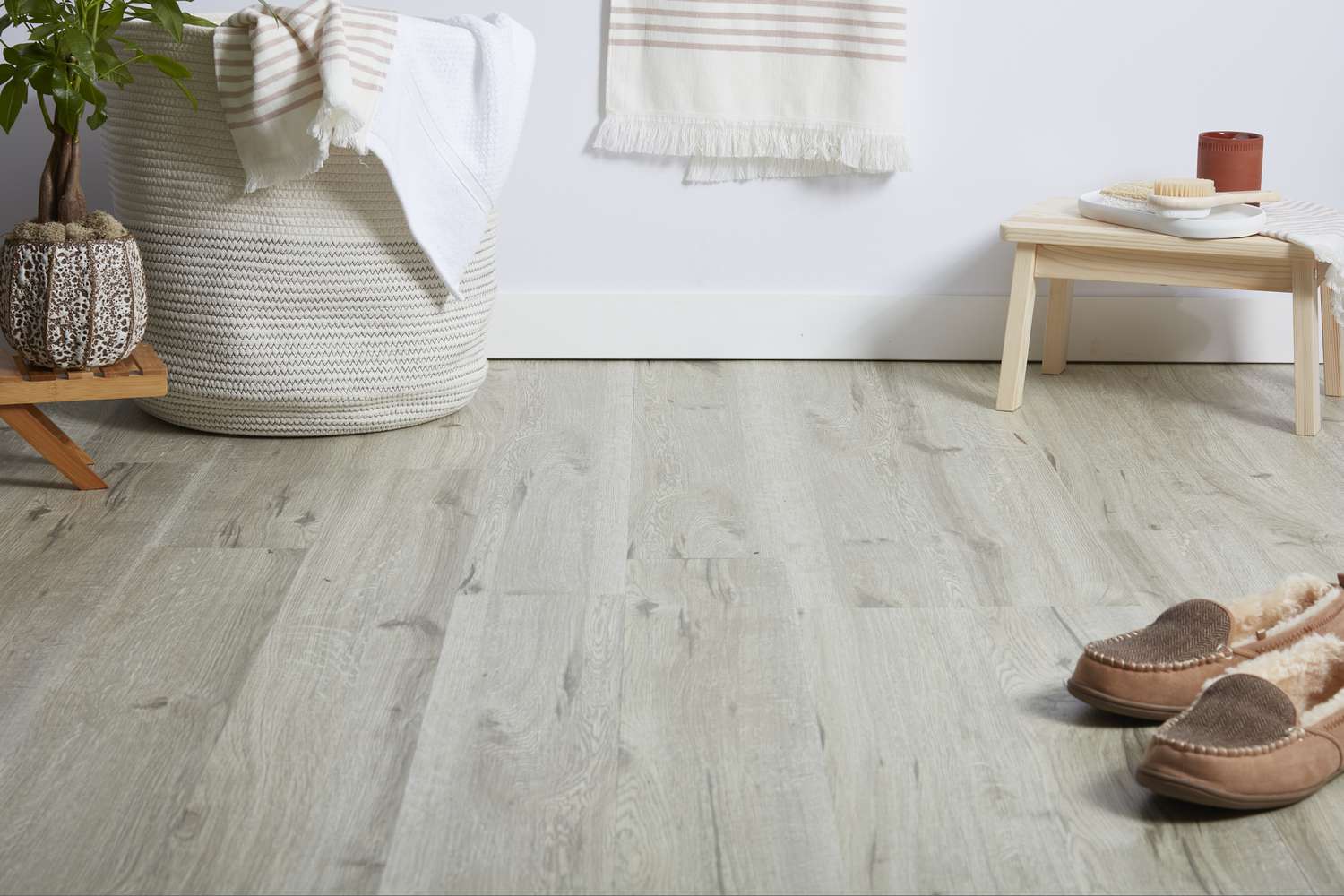 Choose Water-Resistant Vinyl Floors For Easy Maintenance And Long-Lasting Style